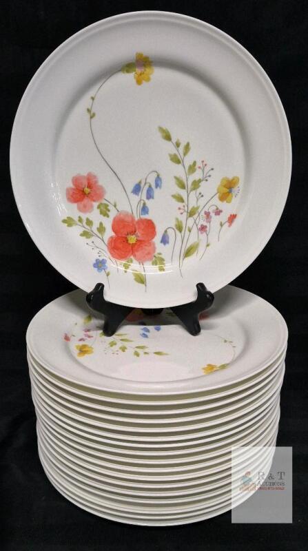 Mikasa Just Flowers Bone China Dinner Plates 18pc , A4-182, 10.5" Floral, Japan
