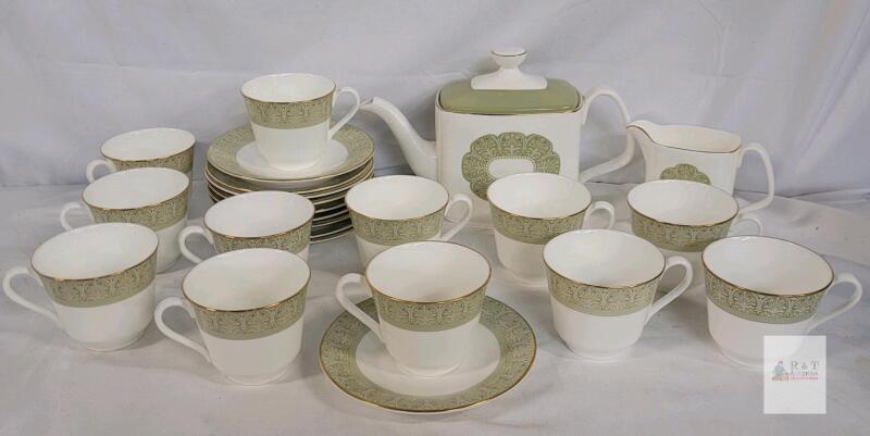 Royal Doulton " Sonnet " 24pcs. Bone China . Tea Pot lid has crack
