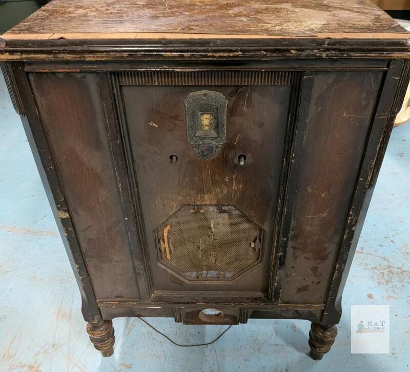 Canadian Radio Corporation Floor Console Radio, Circa 1930s, Wood Cabinet, Project/Parts