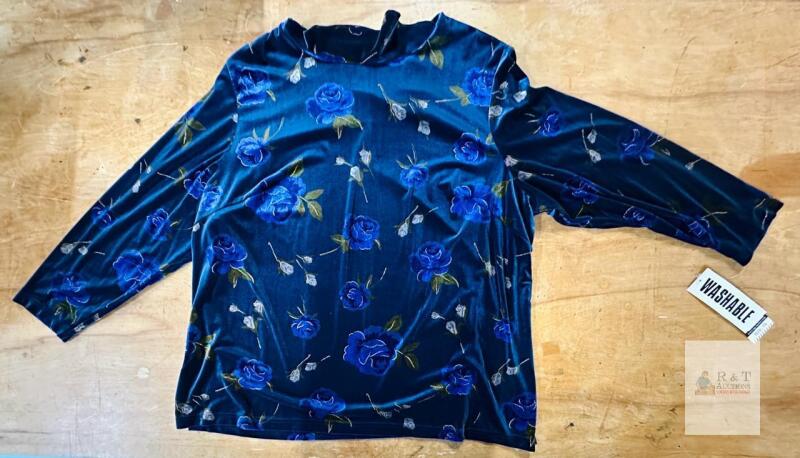 Sag Harbor Woman 3X Blue Floral Velvet Long Sleeve Top Polyester Spandex RN 51795