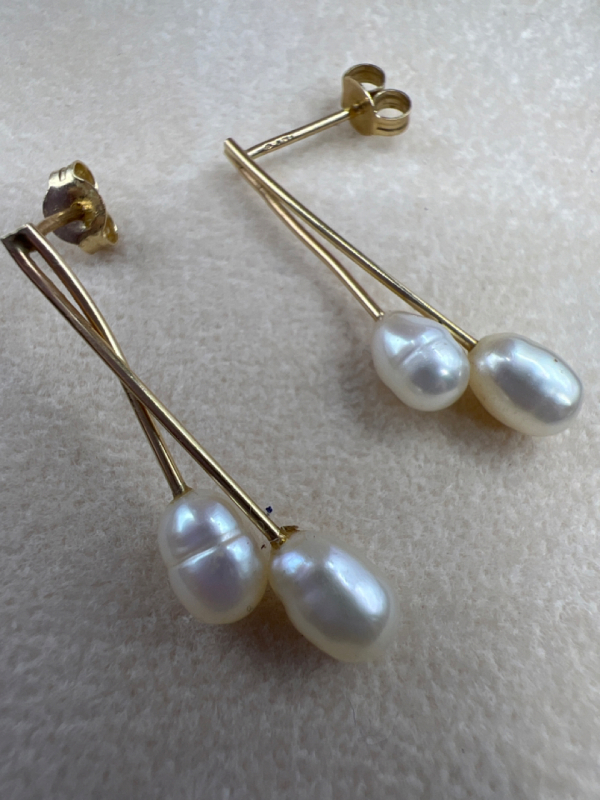 14K Two Pearl Drops Earring stamped