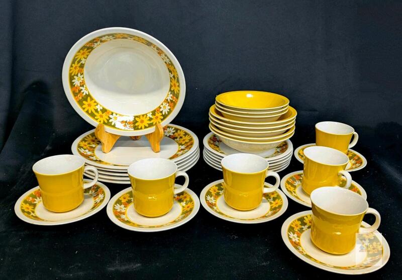 MCM Vintage Mikasa Ceri-Stone " Daisies " 3178 Dinnerware : 6 Cups & Saucers, 5 Dinner Plates, 6 Salad Plates, 5&times; 7.25" Medium Bowls, 3&times; 6" Smaller Bowls, 1 Large 9.25" Serving Bowl