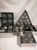 29 Beautiful Christmas Ornaments + Storage Tote