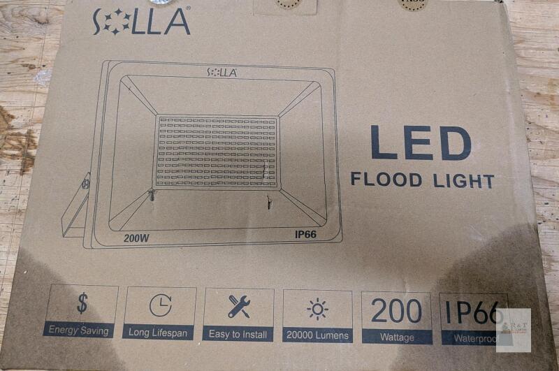 New SOLLA 200W LED Flood Light, IP66 Waterproof, 16000lm, 1060W Equivalent