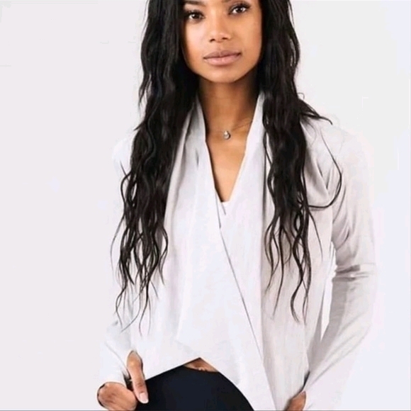 New Ladies XXL Shirts: UMGEE USA Button-Up and Zyia Active Cream Yoga Shawl.