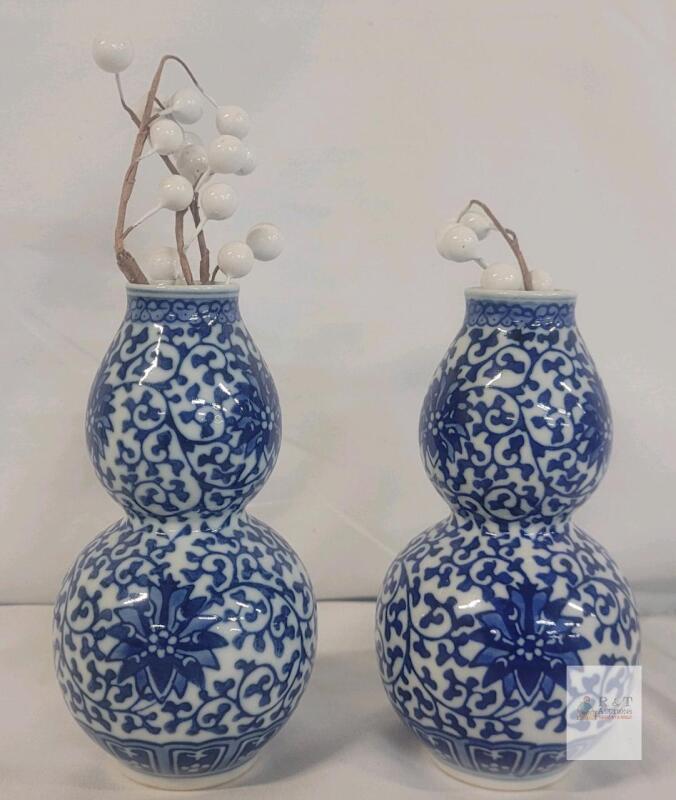 Vintage Chinese Porcelain Mini Vases . No chips or cracks