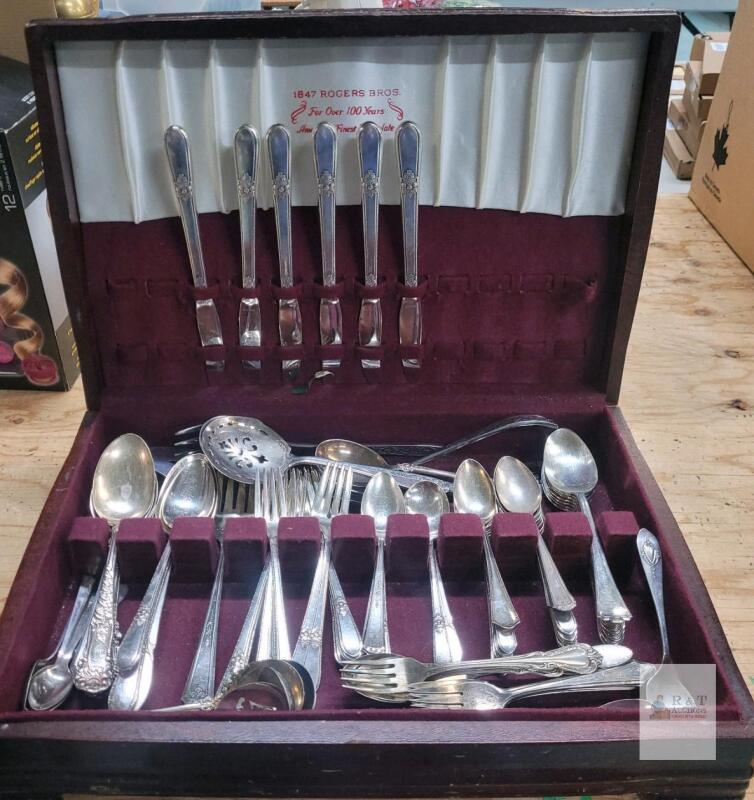 Vintage Rogers Bros. Community Silverplate Silverware in Wooden Case . Not Complete Set
