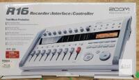 Zoom R16 16-Track SD Recorder Interface Controller . Tested Powers Up , Not Tested Beyond Power Up