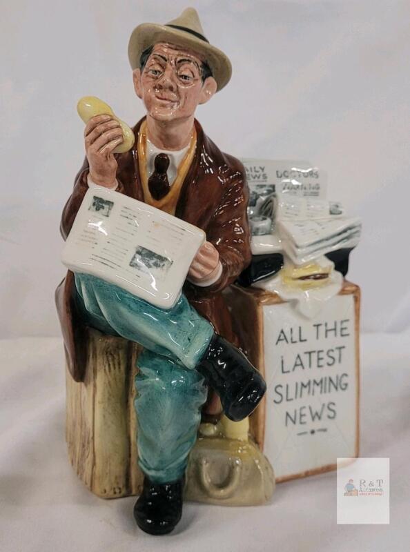 Vintage Royal Doulton " Stop Press " Figurine , HN 2683 . Measures 7.5" tall . No chips or cracks