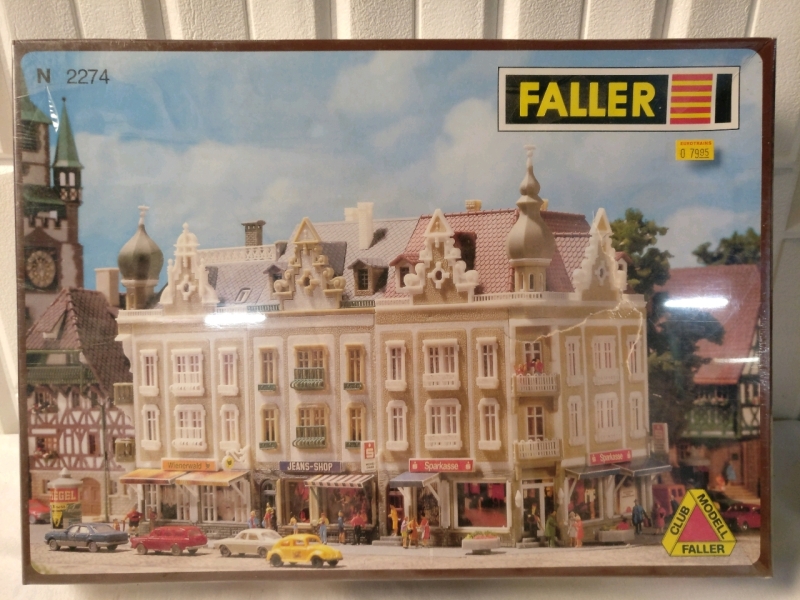 New Faller Townhouse Model Set - 2274