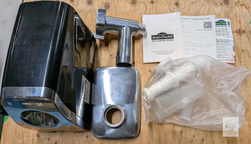 Avan-Pacific UMG-1801 Electric Meat Grinder, 400W Motor, Stainless Steel Construction