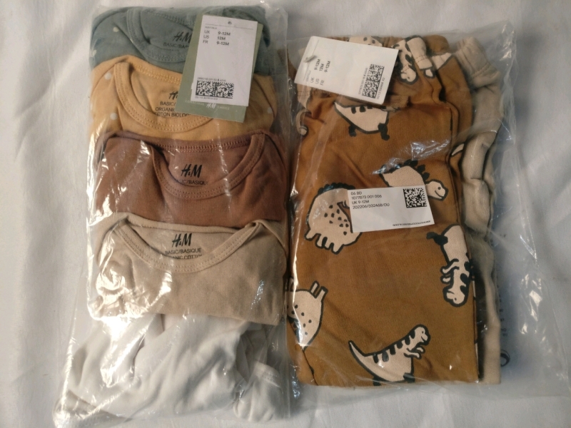 New H&M Baby Apparel - 5 Onesies & 2 Bottoms - US 12M