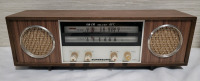 Vintage SuperSonic AF-610 AM/FM Deluxe Tube Radio - Working