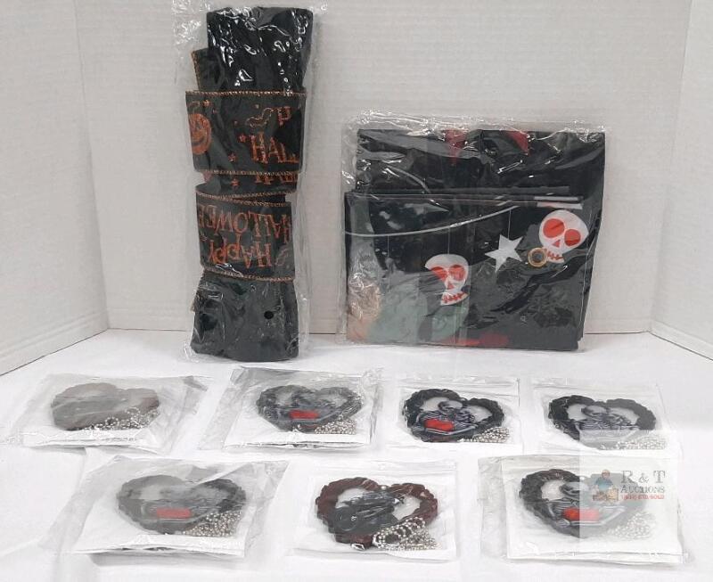 NEW Decorative Set &ndash; UglyDuky Bows, Banner, 8 Swinging Skeleton Ornaments, 2024, New