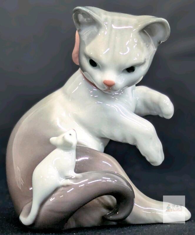 Vintage LLADR&Oacute; Spain Cat & Mouse #5236 Glazed Finish 3.25" Tall, No Chips or Cracks