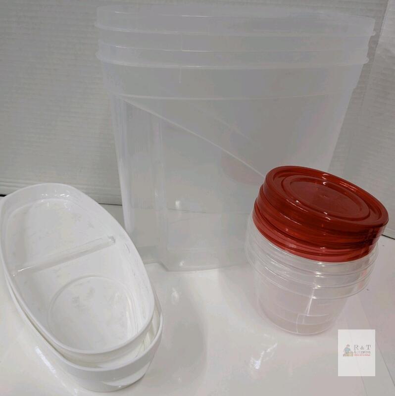 Plastic Food Storage Containers &ndash; 1 Large Rectangular & 6 Smaller Containers