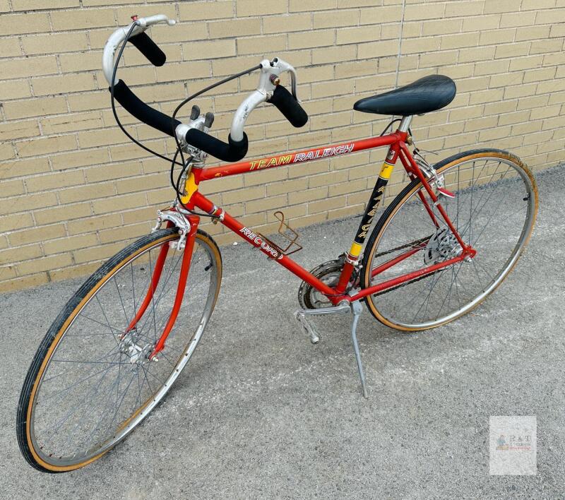 Vintage Raleigh Team Record Road Bike &ndash; 10 Speed, Weinmann 610, 27&rdquo; Wheels, Steel Frame Some rust is present, particularly on chain. Some scuffs, and wear to tires. Bike size: 22&rdquo; Tire diameter: 27&rdquo;