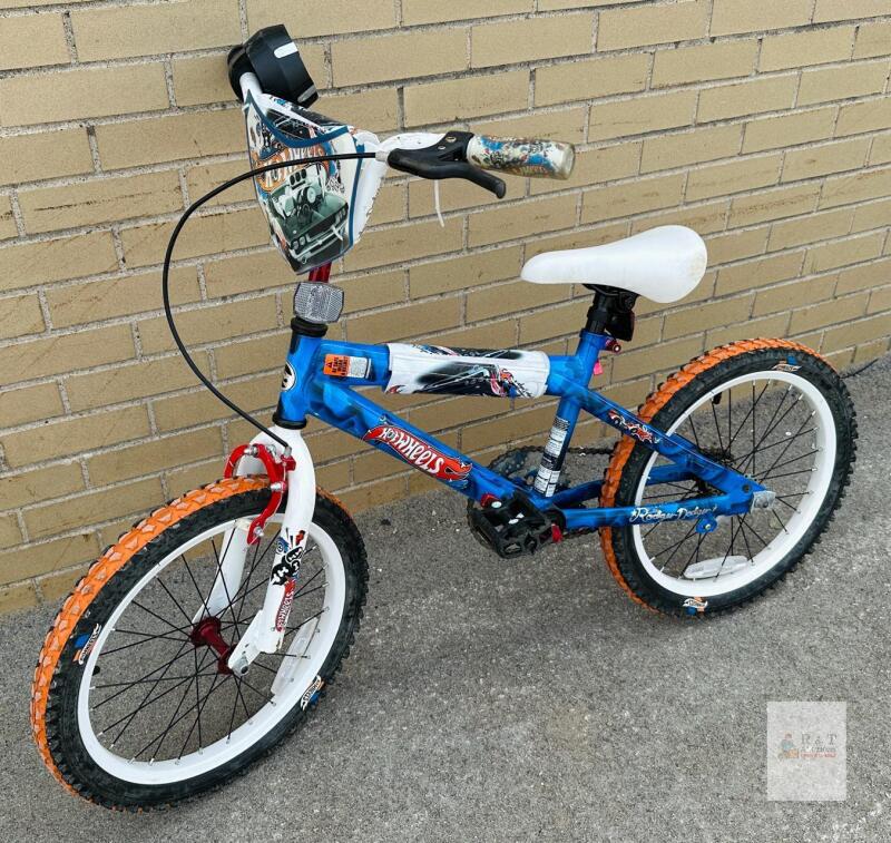 Hot Wheels Rodger Dodger 16" Kids BMX Bike Steel Frame, Coaster & Hand Brake, Speedometer Kids bike. Some scuffs, and wear to tires