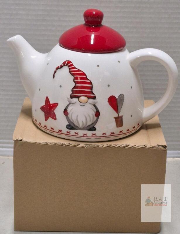 Ceramic Holiday Gnome Teapot &ndash; 20 oz Capacity, 5.5" Height, Includes Lid
