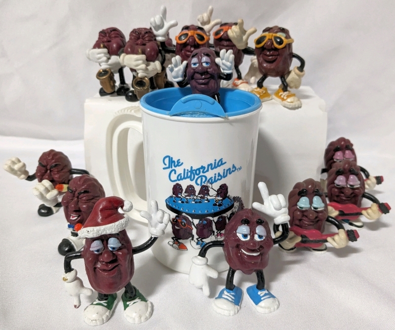 Vintage 1987-1988 California Raisins Figures & Plastic Mug.