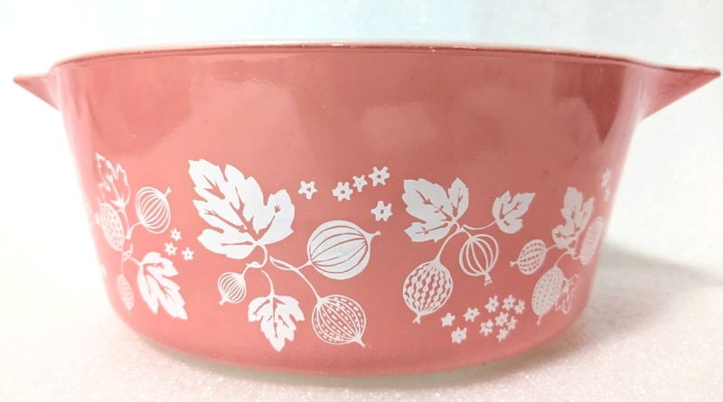 Pink Gooseberry PYREX 2 1/2 Qt Casserole Dish.