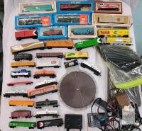 Large Lot Vintage HO Scale Train Cars & Accessories