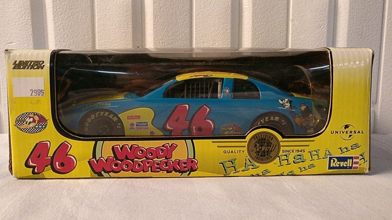NOS Revell '97 Woody Woodpecker 1:24 Scale Diecast Race Car