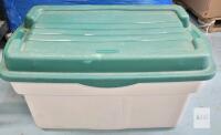 Rubbermaid Hinged Storage Box w/Lid