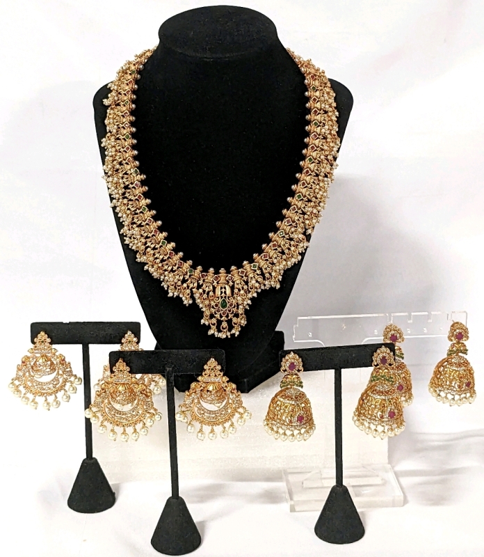 Stunning and Intricate Indian-Style Gold Tone Wedding Necklace & 4 Pairs of Earrings.