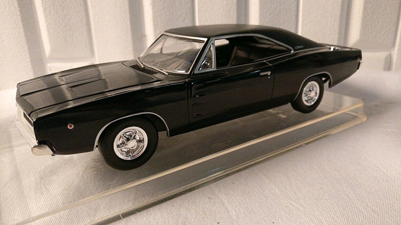 Diecast Dodge Charger P/T With Plastic Case