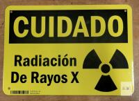 [Spanish Version] Caution : X-Ray Radiation Metal Sign . Measures 10"&times;7"