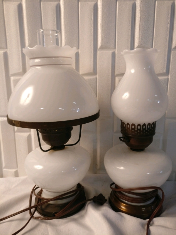 2 Flower Pattern Electric Table Lamps