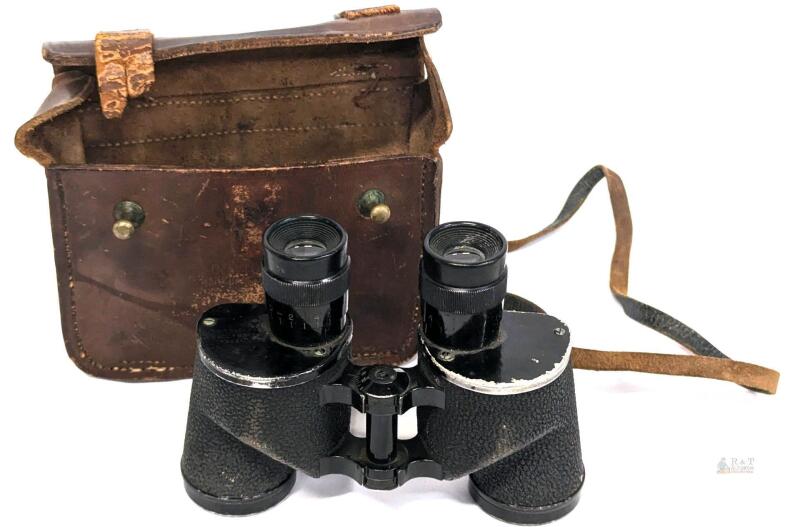 Universal Camera Corp WWII-Era 6x30 Porro Prism Binoculars Serial 267130 with Case (USA Made) Case " C. F. TODDS , MARKHAM ONT. 1915", Binoculars marked UNIVERSAL CAMERA CORP. NEW YORK U.S.A. Straps on leather case broken.