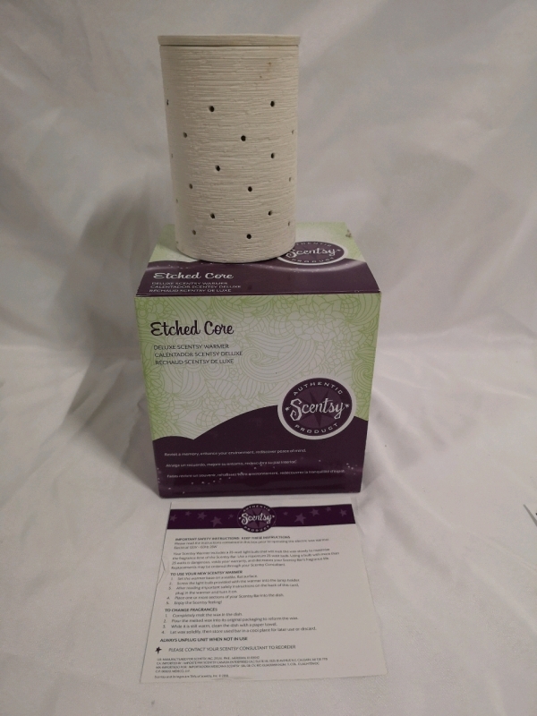 SCENTSY Deluxe Etched Core Warmer - Working