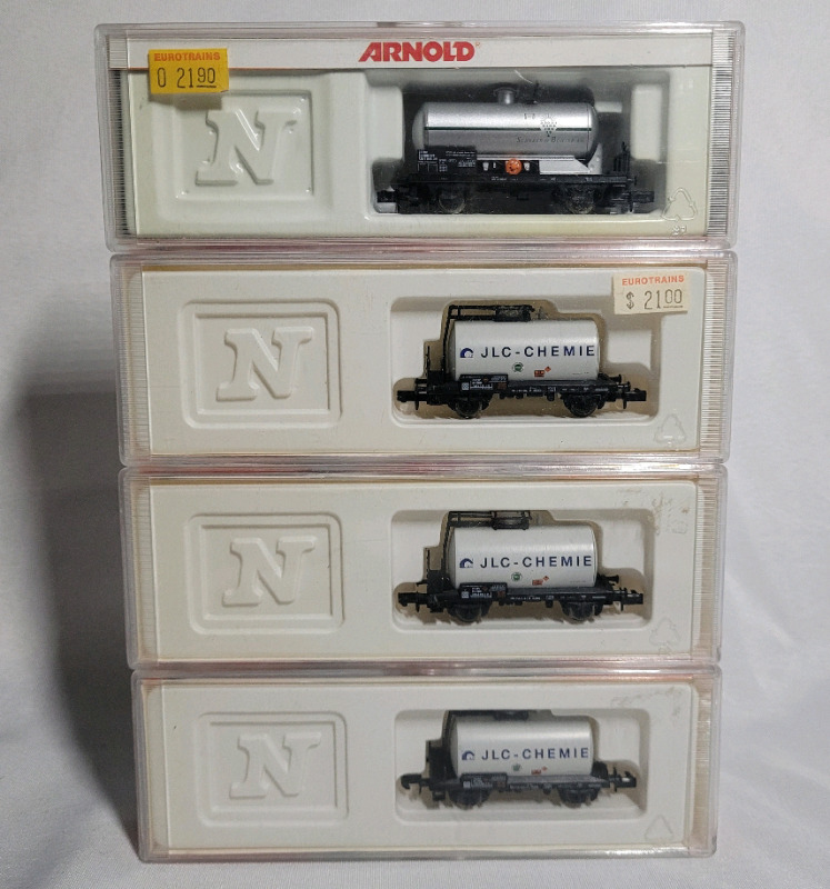 Arnold N Gauge Toy Train Railroad Cars in Case , Four (4) Cars