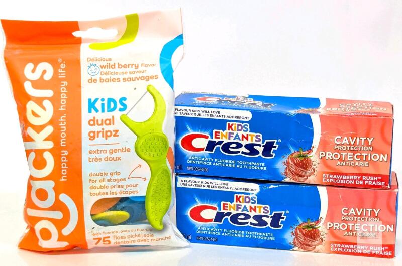 Crest Kids Cavity Protection Toothpaste Strawberry Rush (2x 85mL) & Plackers Dual Gripz Floss Picks 75ct