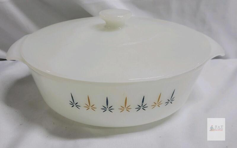 Vintage Fireking 8" 1.5qt. Casserole Dish w/Lid