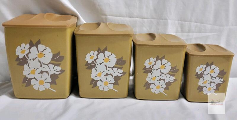 Vintage 70s Plastic Nesting Canisters w/Lids . Would benefit from cleaning before use
