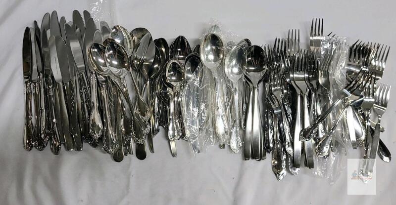 Large Lot Community Silverware . Knives , Spoons & Forks