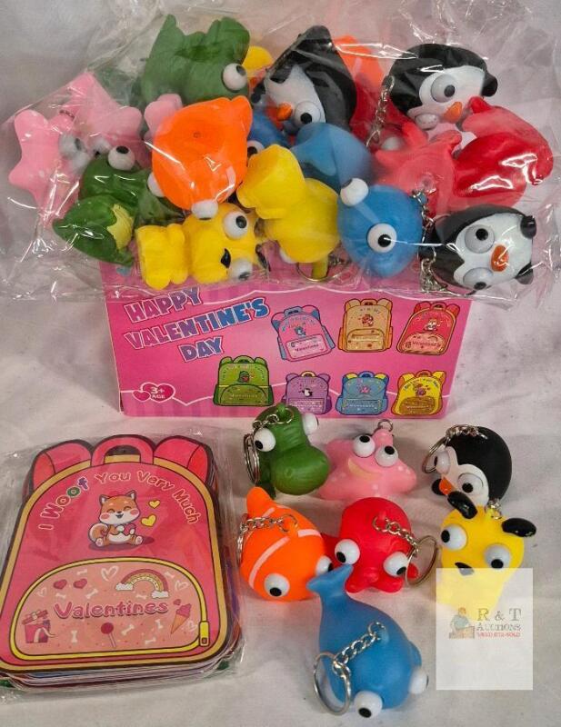 New 28 PCS Valentine's Day Cards with Popping Eyes Animal Keychains for Kids