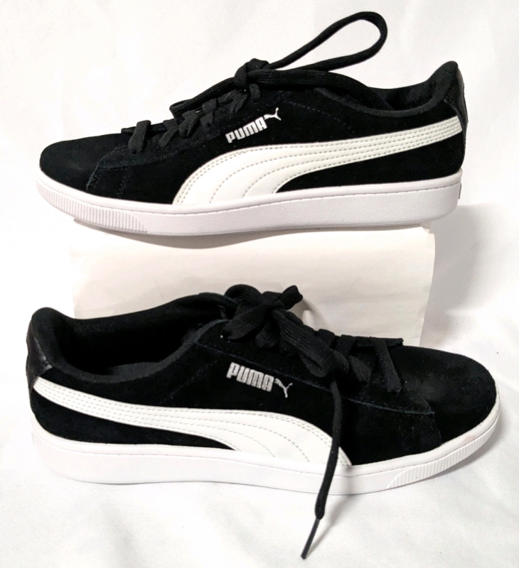 New PUMA Women's Vikky V2 Sneakers (Size 7.5)