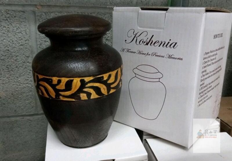 Koshenia Mango Wood Cremation Urn &ndash; 200 cu in, Hand-Carved Gold Band, Threaded Lid, 10"x7"