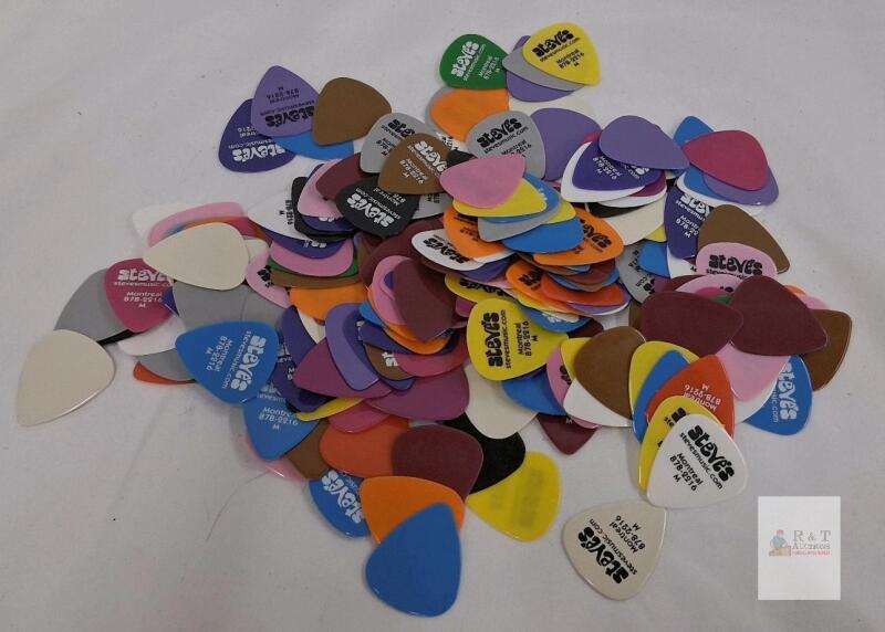 Steve's Music Standard 351 Medium Guitar Picks, Multicolored, Approx. 80&ndash;100 Pieces