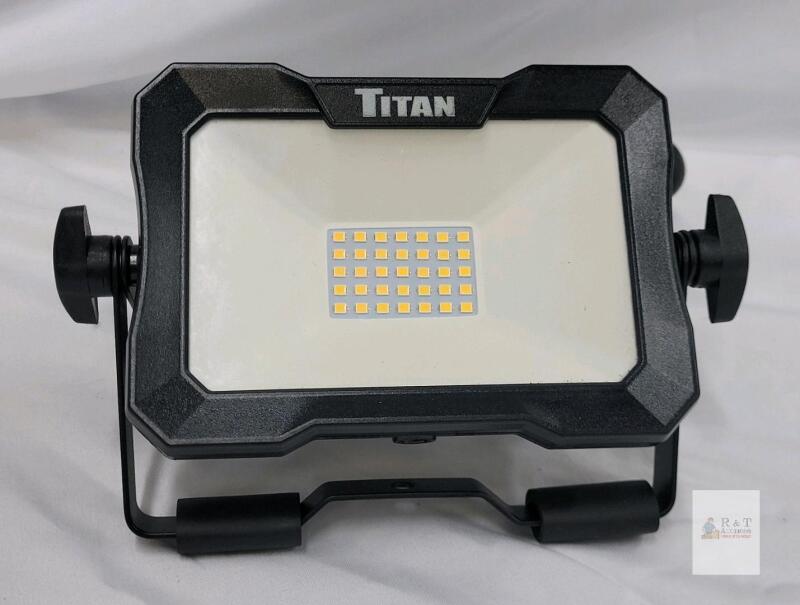 Titan LED Work Light - Working