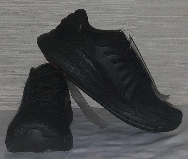 New Men's XELERO Sneakers in Black Size 9.5 CAN 42.5 EUR