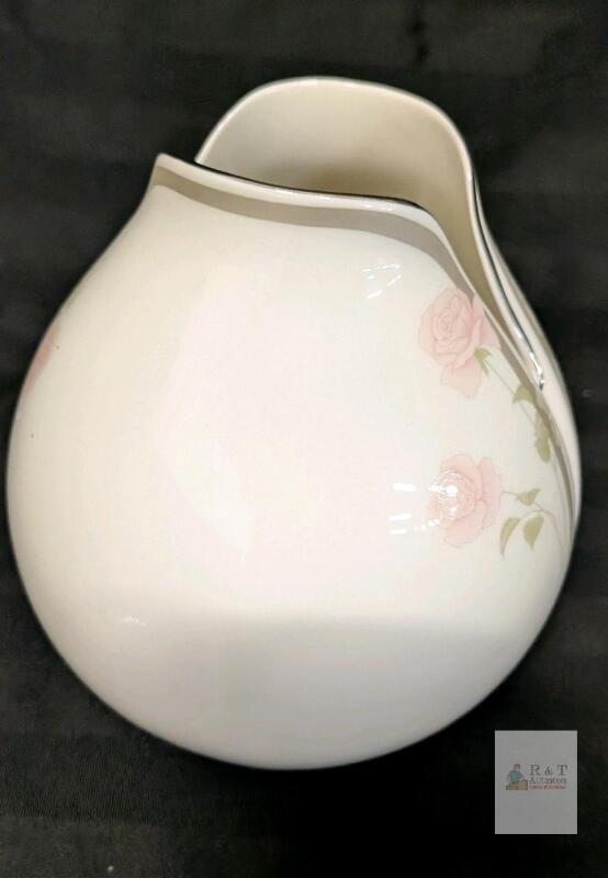 Royal Doulton Impressions "Twilight Rose" Tulip Vase by Gerald Gulotta, 7.25" Bone China