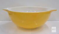 Pyrex 443 Yellow Cinderella Mixing Bowl, 2.5 Quart, USA, Primary Colors