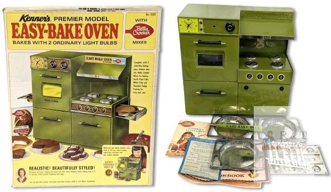 Vintage 1970 Kenner Betty Crocker Easy-Bake Oven With Original Box, Cookbook, 3 Round Trays +1 & Plastic Cutlery | Tested For Power , Includes Bulb | Missing Knobs, Decorative Sticker Separated, 12.75" Tall
