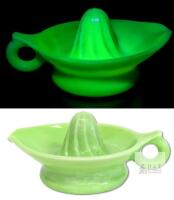 Vintage Signed McKee Skokie Green Custard Glass Jadeite Citrus Juicer / Juice Reamer - Cracks Along Rimmer, No Chips