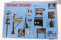 Vintage Sealed ITALERI Road Signs 1:35 Scale Model Kit #403.